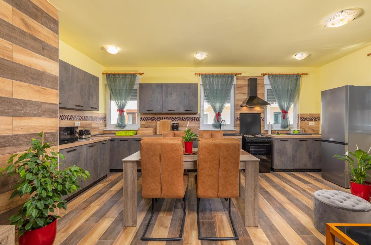 Apartmani Monte Póla Kültér fotó