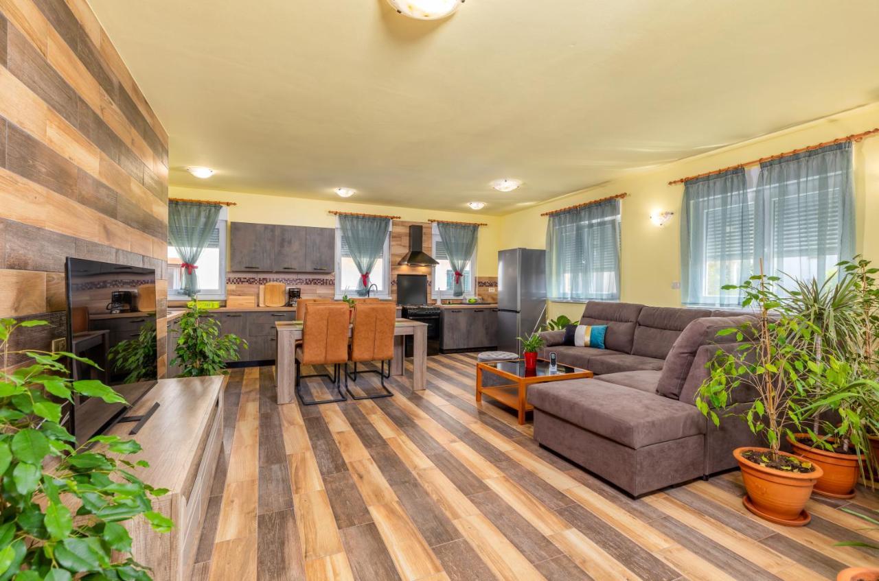 Apartmani Monte Póla Kültér fotó