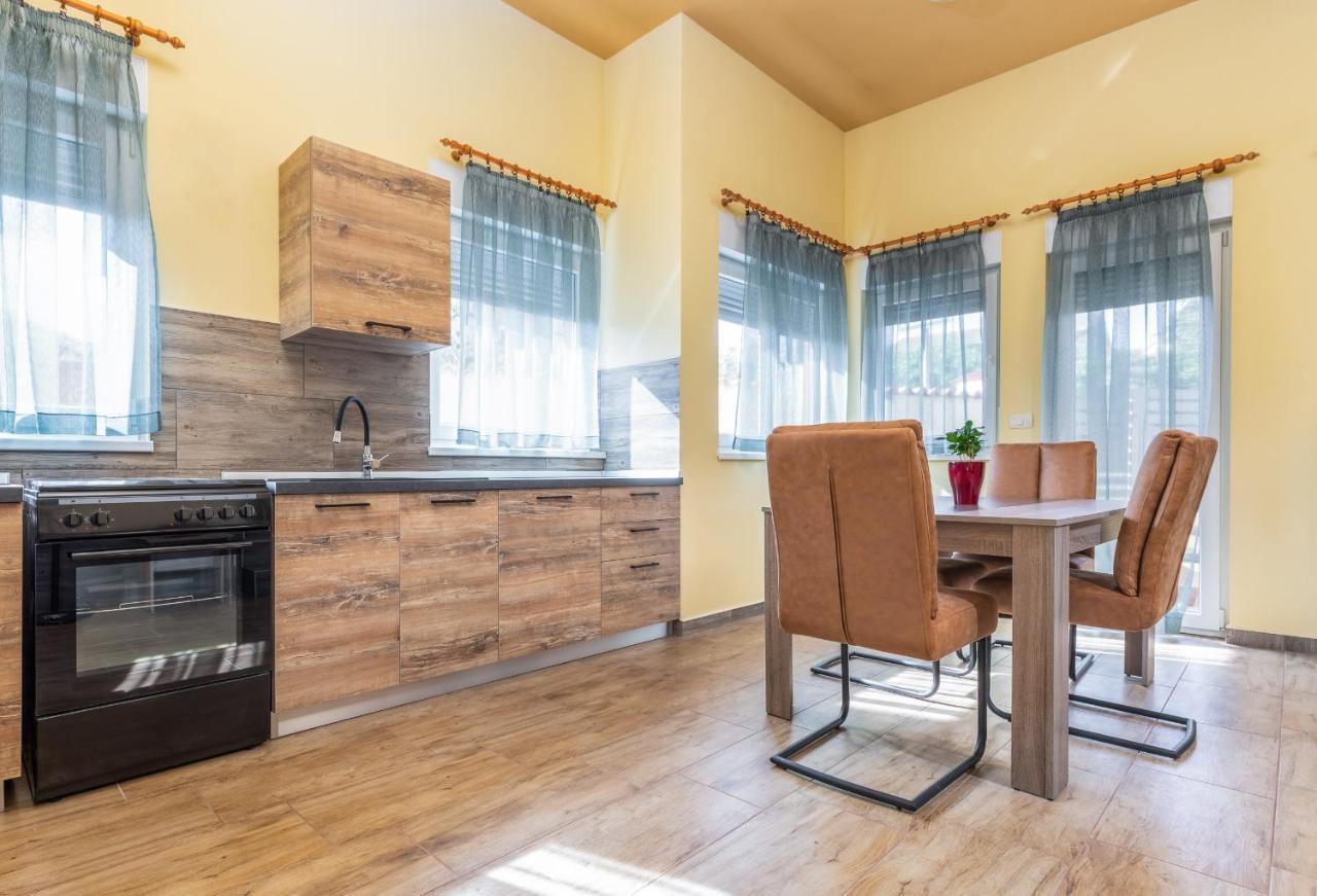 Apartmani Monte Póla Kültér fotó