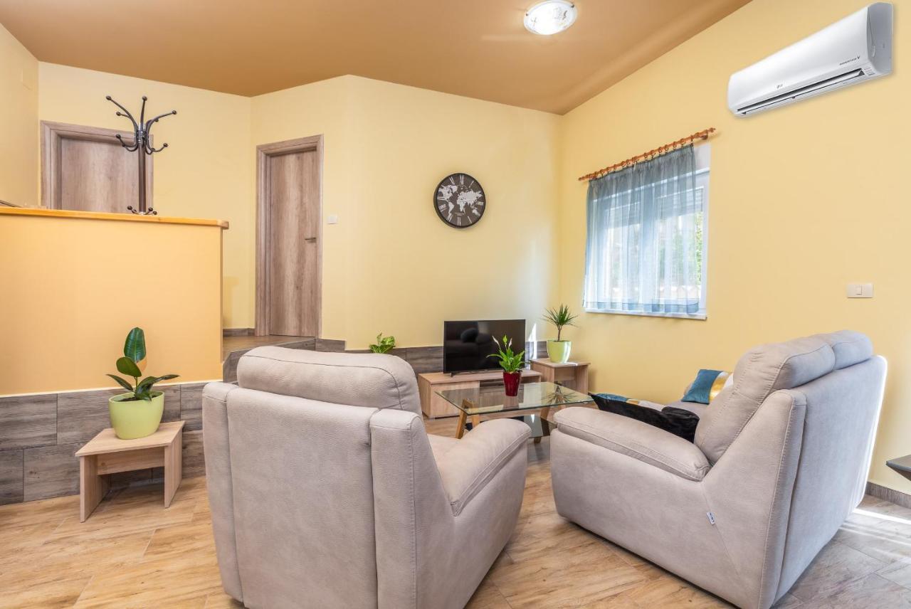 Apartmani Monte Póla Kültér fotó