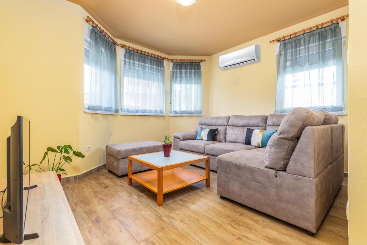 Apartmani Monte Póla Kültér fotó