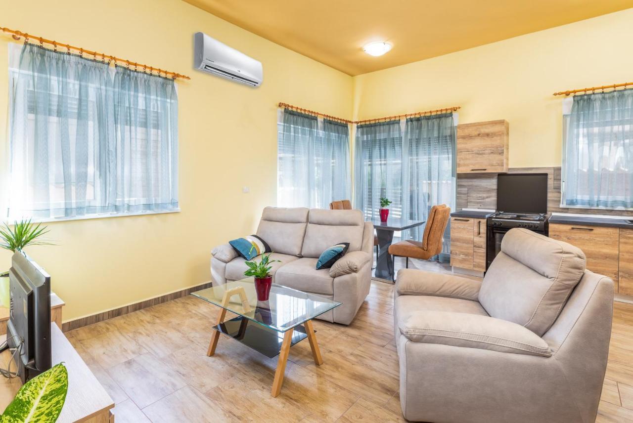 Apartmani Monte Póla Kültér fotó